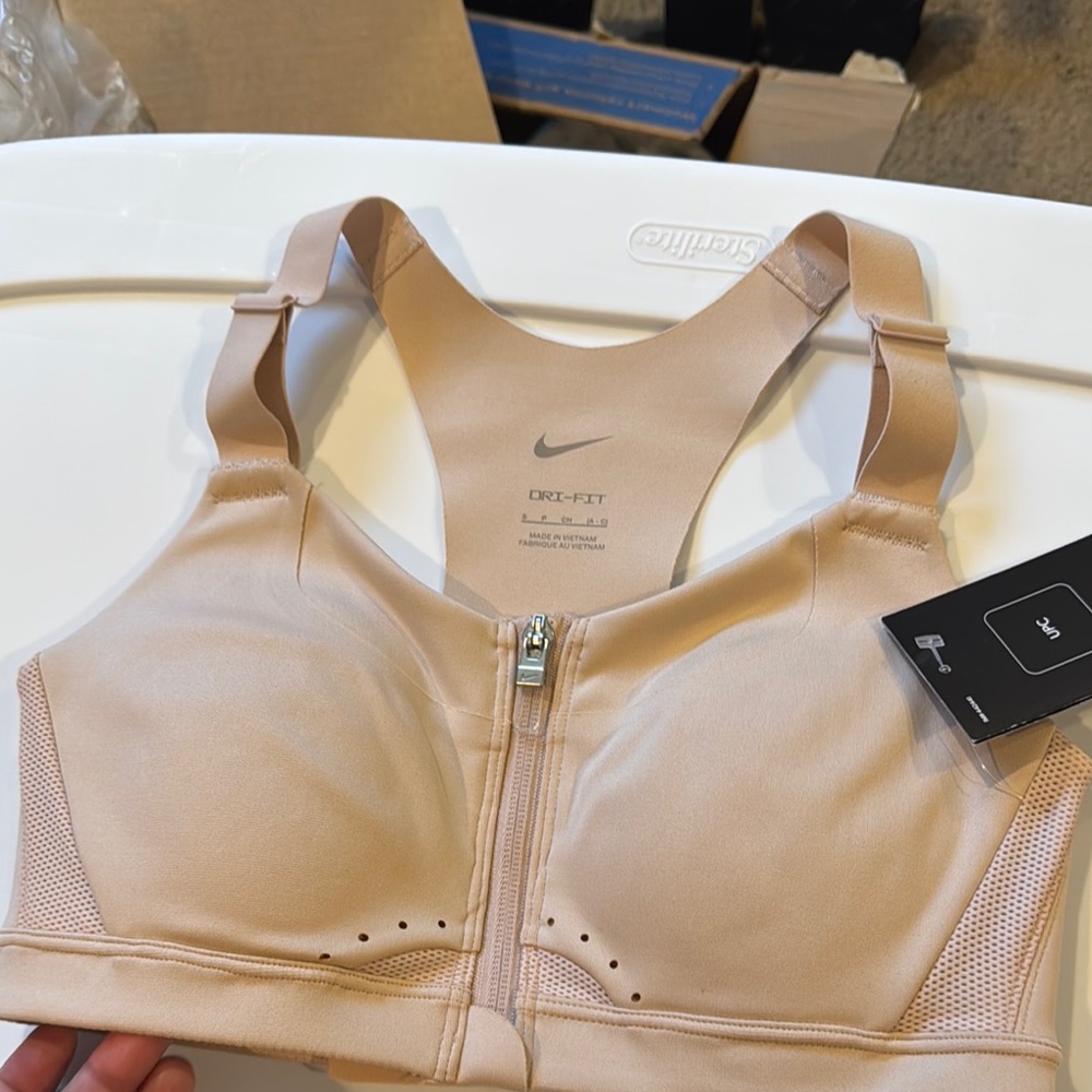 New with tag Nike Women's Beige Sports Bra with Front Zip